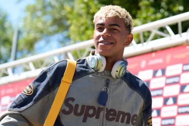 九游体育下载-巴萨主帅弗里克批评球队个人主义！亚马尔正面回应：问题不在于此