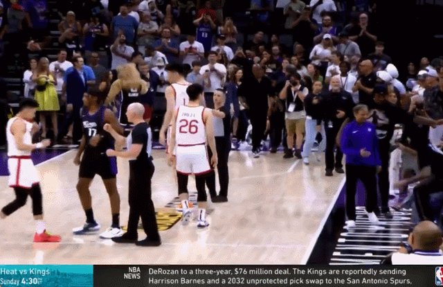 1720424574621050266.gif 九游体育APP-【现场】时隔五年再战NBA夏联 男篮两战惨负82分