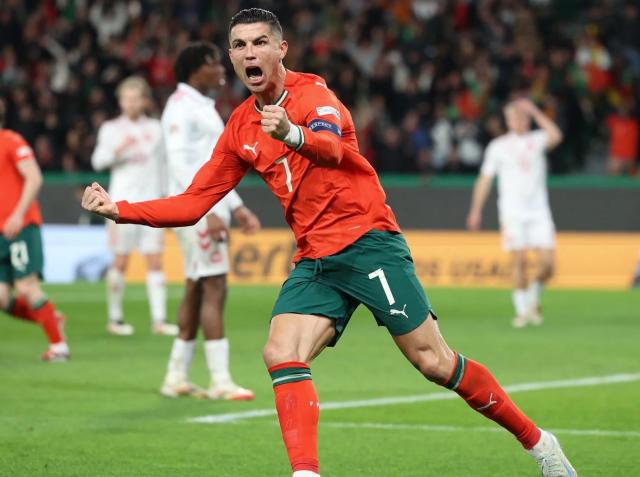 九游体育-C罗怼记者：提了问题请看着我，别盯着电脑