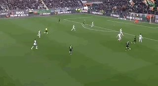 1736696195432069018.gif 【意甲】达米安补射破门,国际米兰1比0客胜威尼斯