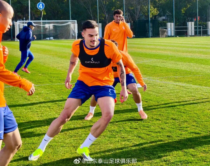 九游体育官网-唯一新外援将是最大变数？阿尔瓦罗：费莱尼让我了解泰山|泰山队|山东泰山|马罗亚内·费莱尼|上海|佩德罗-阿尔瓦罗_新浪体育_新浪新闻