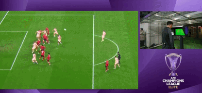 九游体育-蓉城逃过一劫!武里南进球被吹,VAR介入3分钟,越位毫厘之间