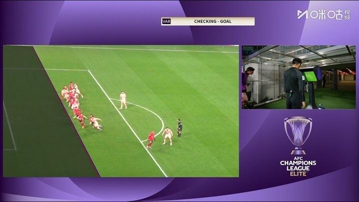 九游体育-蓉城逃过一劫!武里南进球被吹,VAR介入3分钟,越位毫厘之间