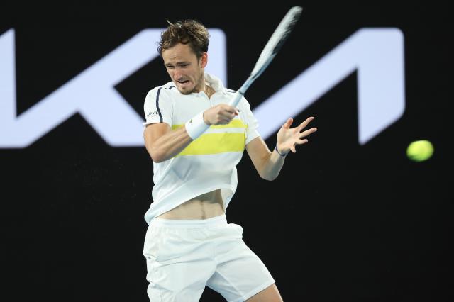 九游体育APP-12连胜前十选手！梅德维德夫胜西西帕斯进澳网决赛